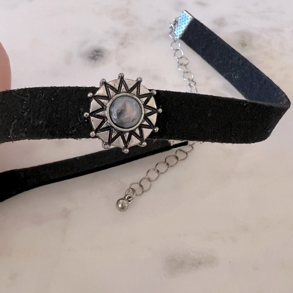 Black chocker necklace